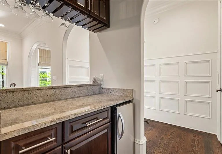 629 Boulevard NE — Photo 26