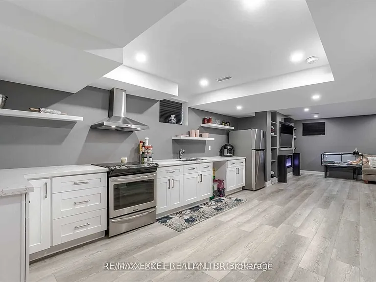 10 Pondmede Cres — Photo 17