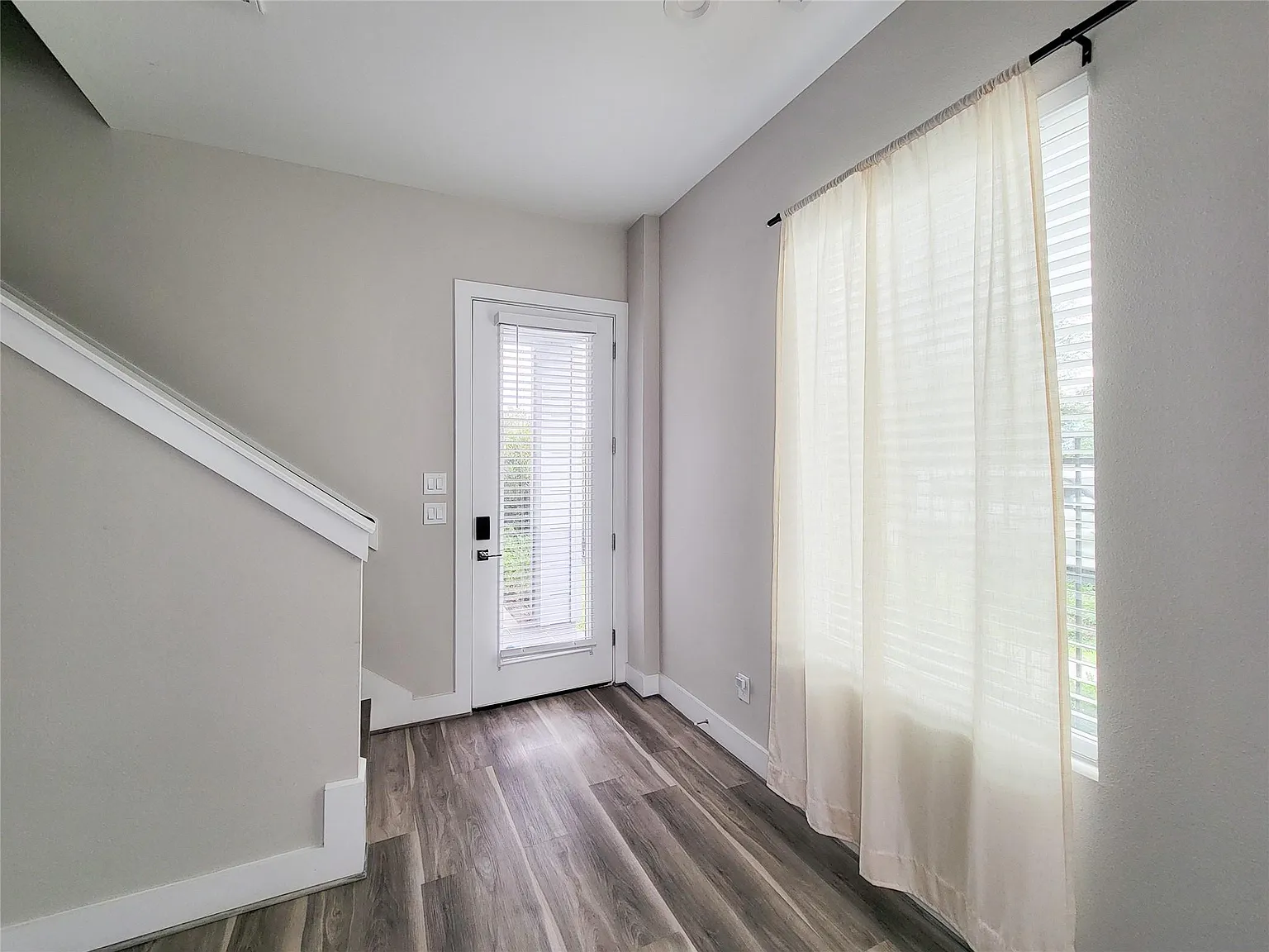 3 bed, 2.5 bath, 1523 sqft, $2,000 — Photo 3
