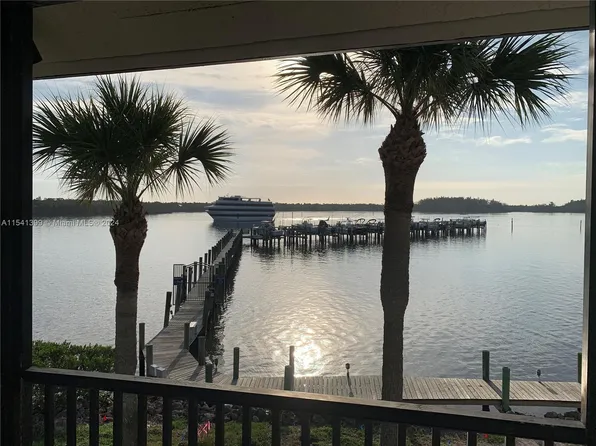 6062 SE Landing Way APT 14, Stuart, FL 34997