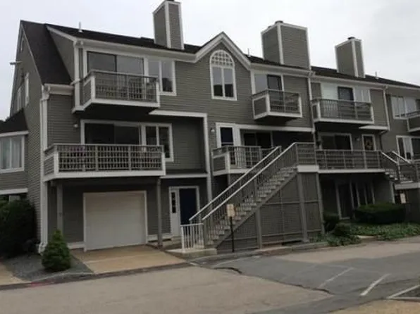 700 Shore Dr #2-204, Fall River, MA 02721