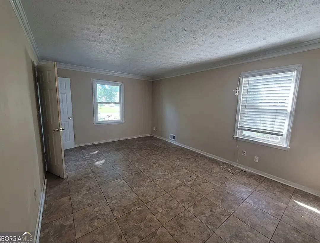 5 bed, 3854 sqft, $3,100 — Photo 4