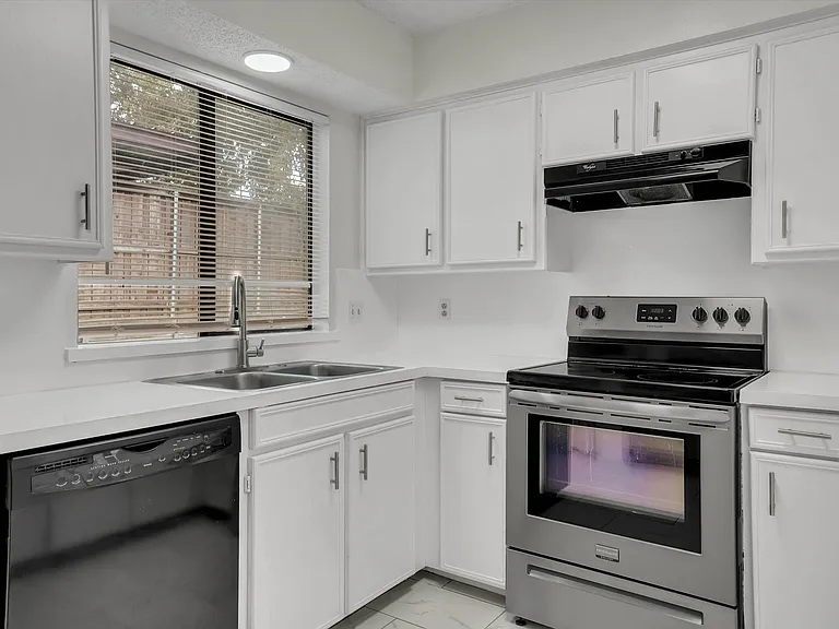 332 W Corporate Dr — Photo 4