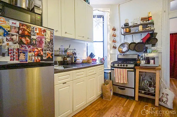 Rented by City Connections Realty | media 4
