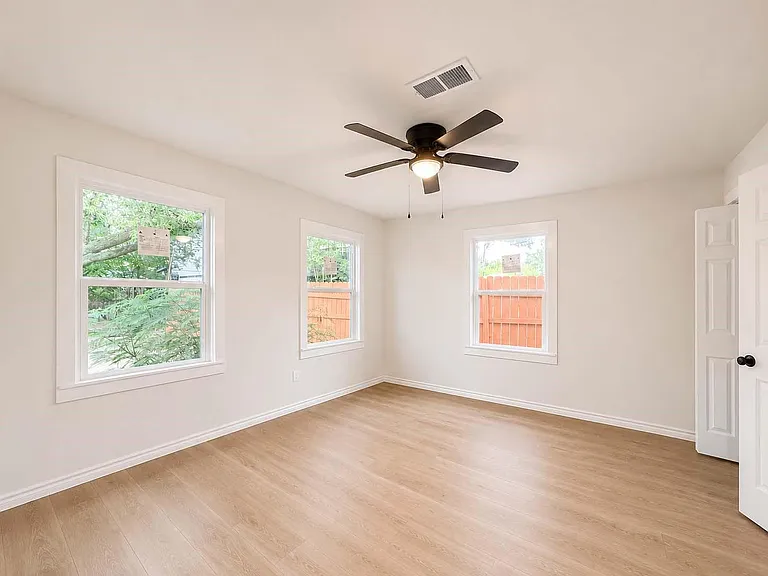 703 Texas Ave — Photo 19