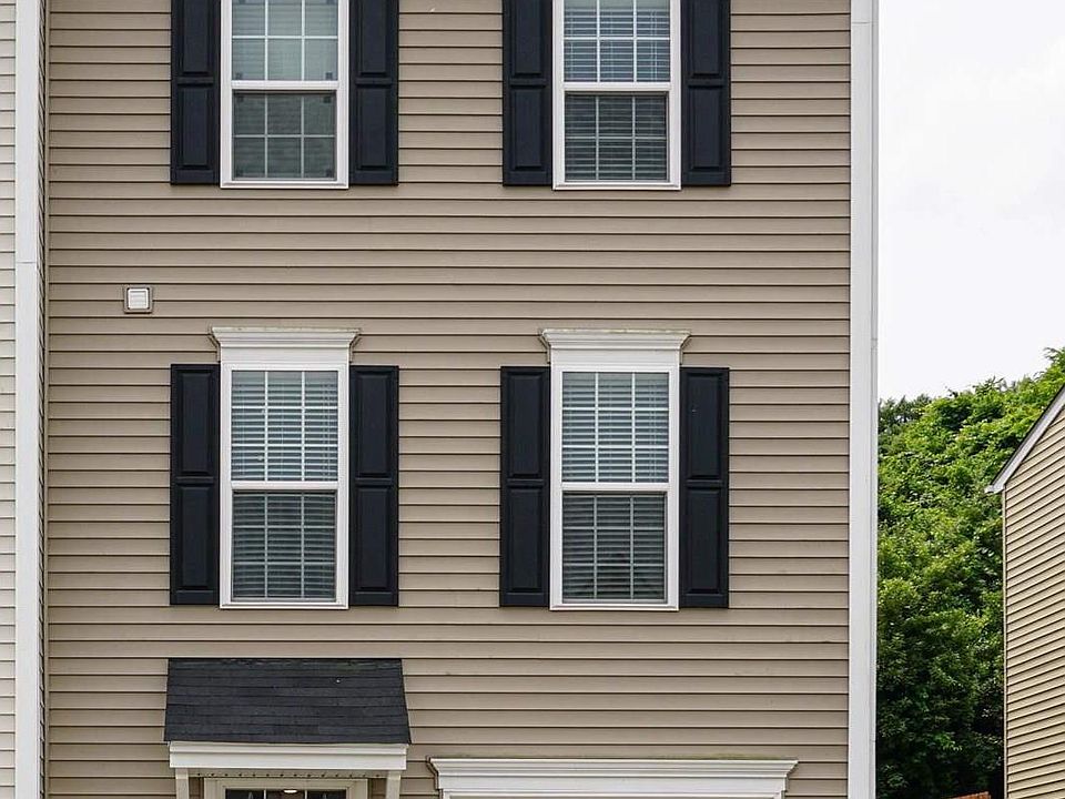 1st image of 207 Queensbury Ct