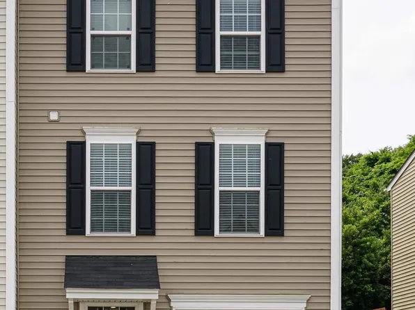 207 Queensbury Ct, Fairmont, WV 26554