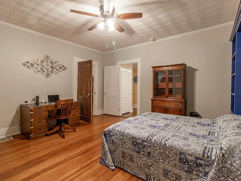1503 S Elm St — Photo 35