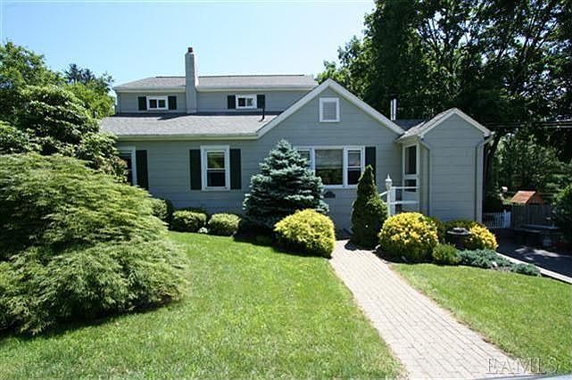 1st image of 4 Crest Dr