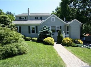 4 Crest Dr, Yorktown Heights, NY 10598