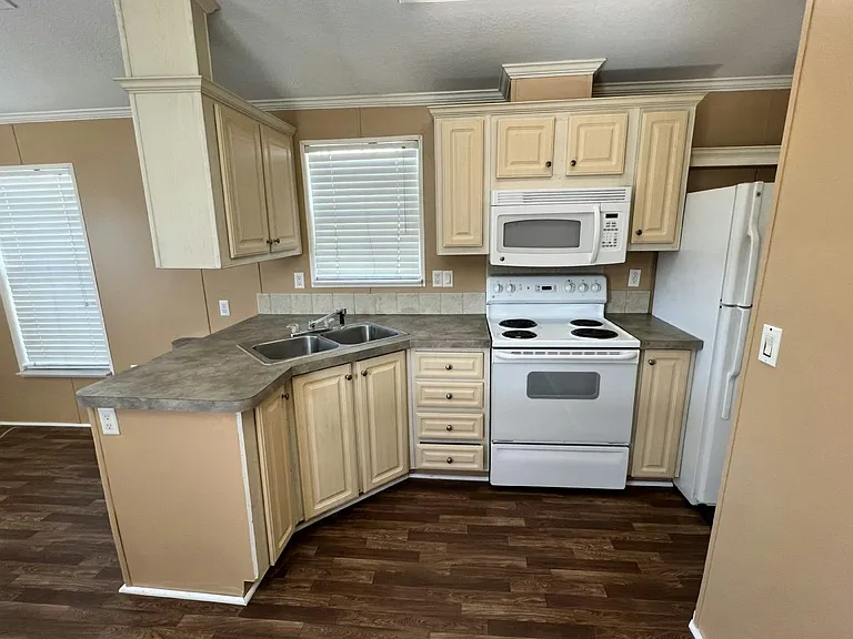 Avon Park Village II — Photo 108