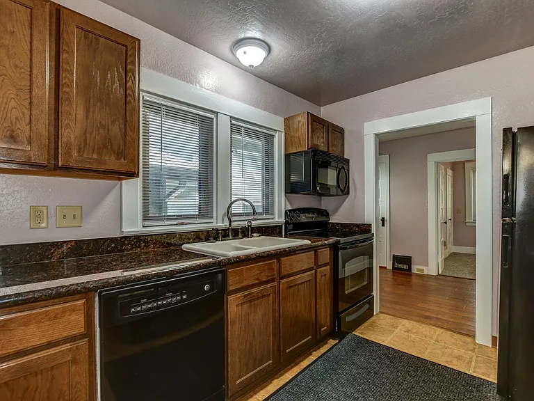 149 S Washington St — Photo 12