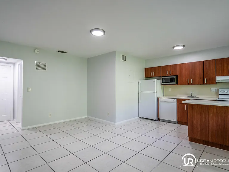 666 NE 80th St #8 — Photo 7