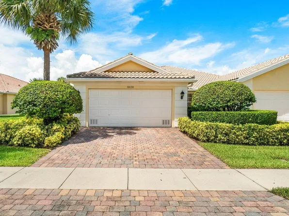 8439 Saint Johns Court, Wellington, FL 33414
