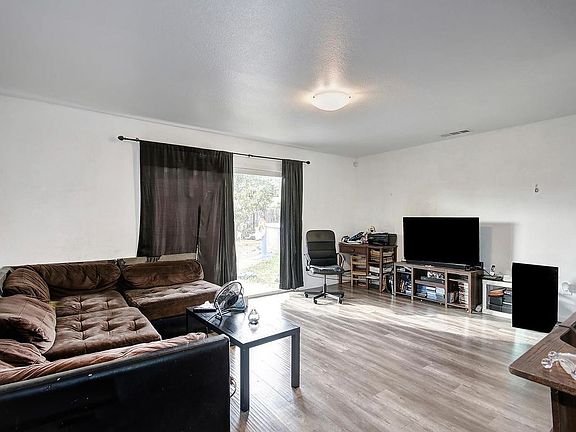 3rd image of 6916 Briggs Dr