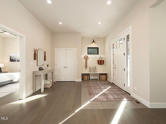 2nd image of 801 Overlook Drive