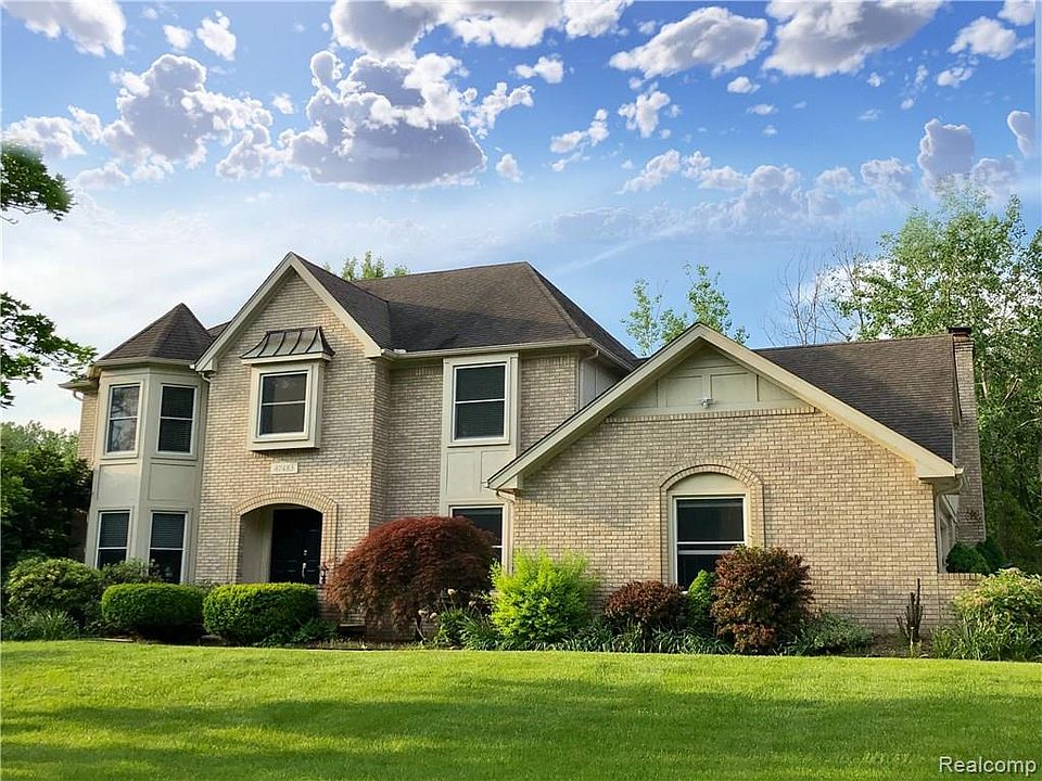 1st image of 47483 Edinburgh Dr