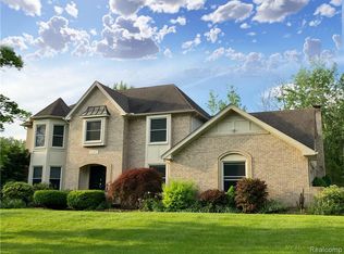 47483 Edinburgh Dr, Plymouth, MI 48170