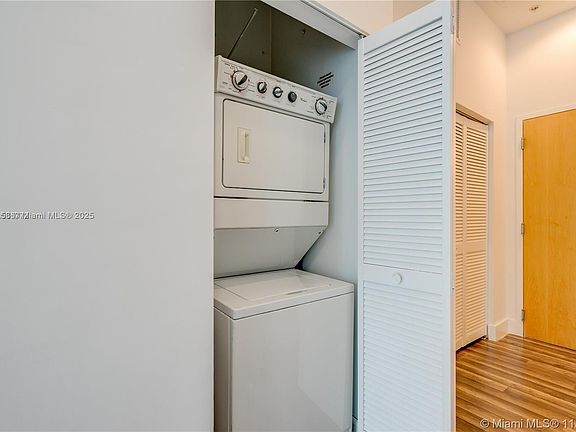 4th image of 253 NE 2nd St #02
