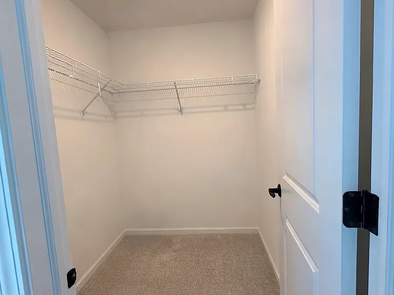 Walking Closet(Bedroom 4)