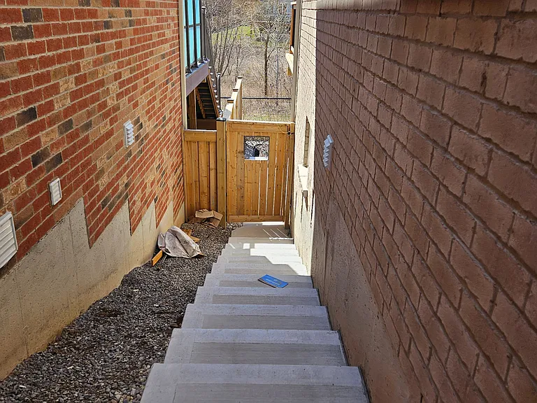 1290 Duignan Cres #LOWER — Photo 4