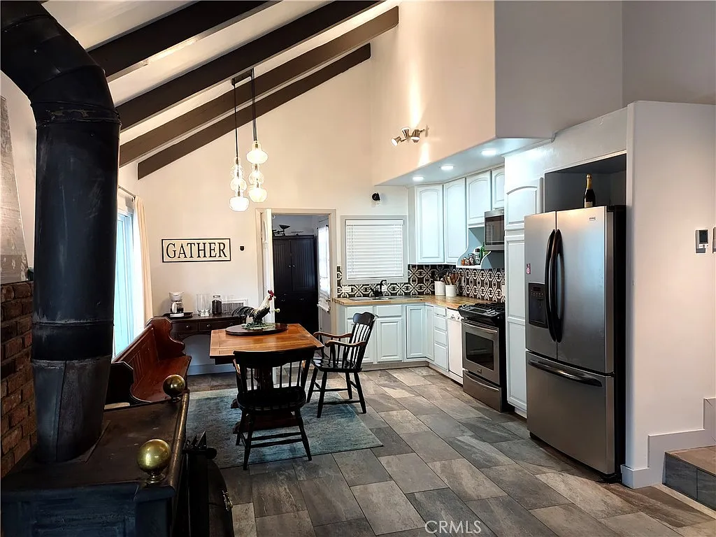 3 bed, 1490 sqft, $2,300 — Photo 2