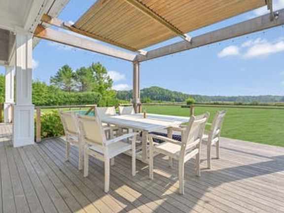 5th image of 4 Horse Meadow Ln