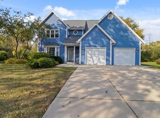 N79W15304 Goldenrod Dr, Menomonee Falls, WI 53051