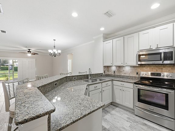 2nd image of 115 E PINE HOLLOW Trail #106