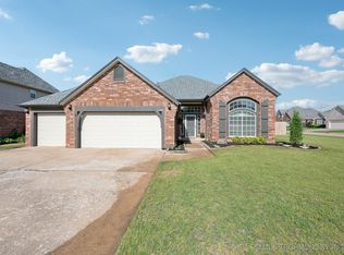 1504 S Desert Palm Ave, Broken Arrow, OK 74012