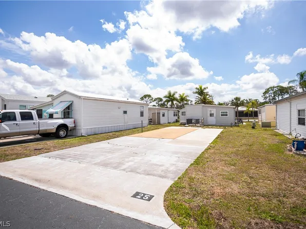 25 La Fonda Ln, North Fort Myers, FL 33903