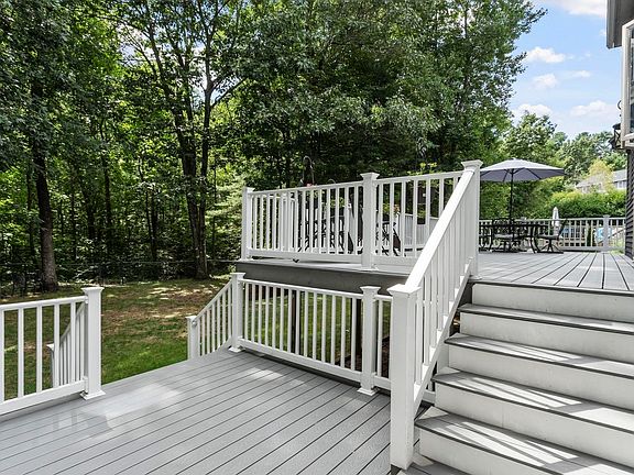3rd image of 17 Sycamore Dr