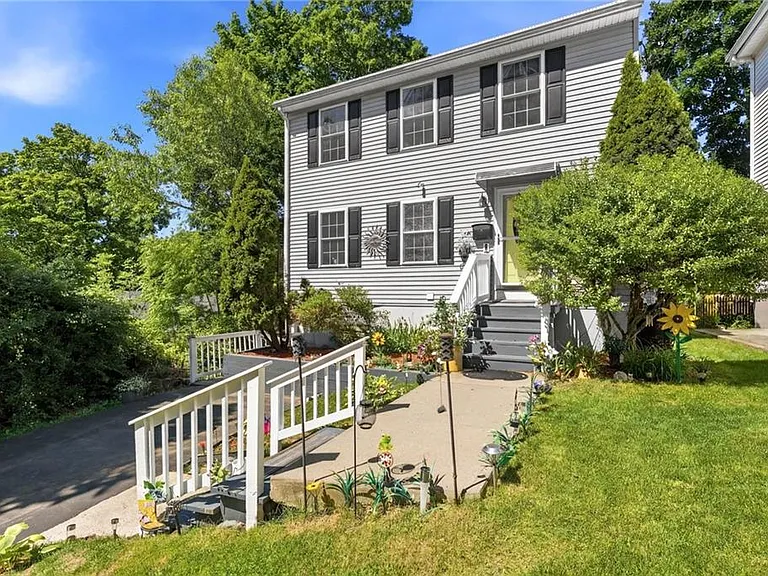 90 Rowley St — Photo 30