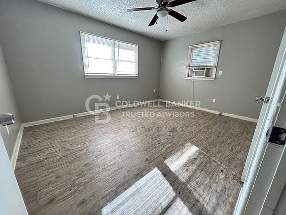 5th image of 3810 22nd Pl APT A