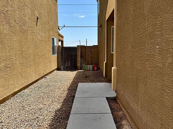 3rd image of 23889 N MIRAGE Avenue