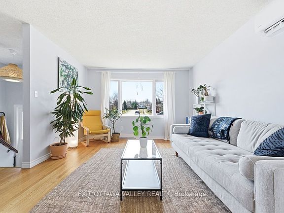 5th image of 587 Alfred St E