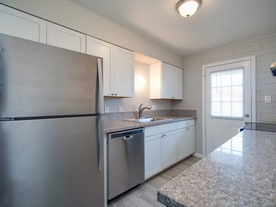 933 S Farmer Ave #945-1