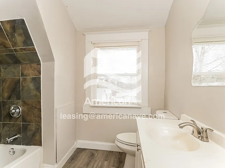 128527_011_main_bathroom_14303378.jpg