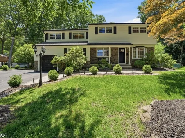 3 Richard Dr, Mount Arlington Boro, NJ 07856