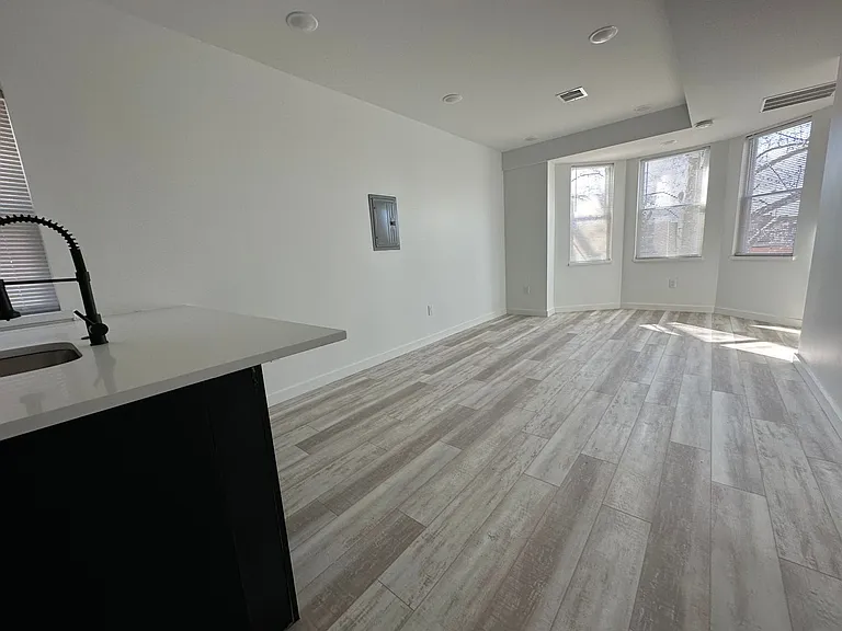 129 S 51st St #2F — Photo 11
