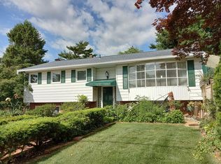 2 Dale Dr, Farmingdale, NY