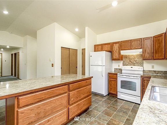 3rd image of 16320 84th Ct SE
