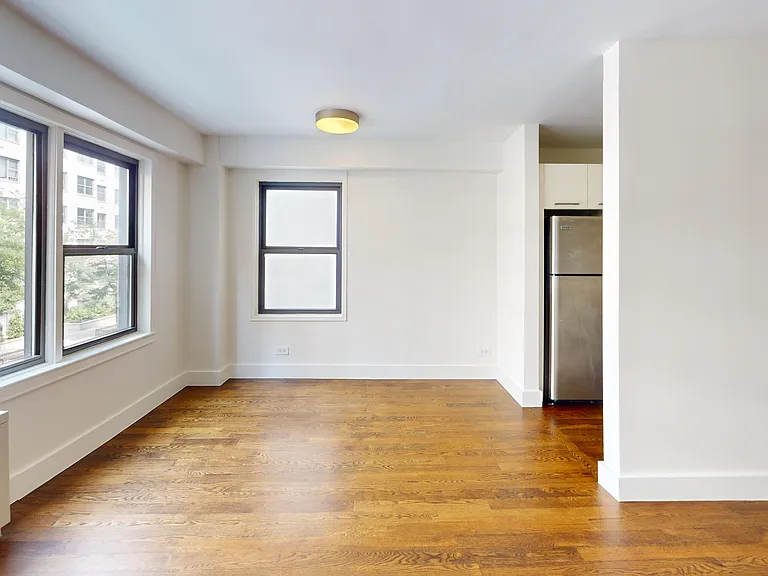 220 E 63rd St #2K — Photo 6