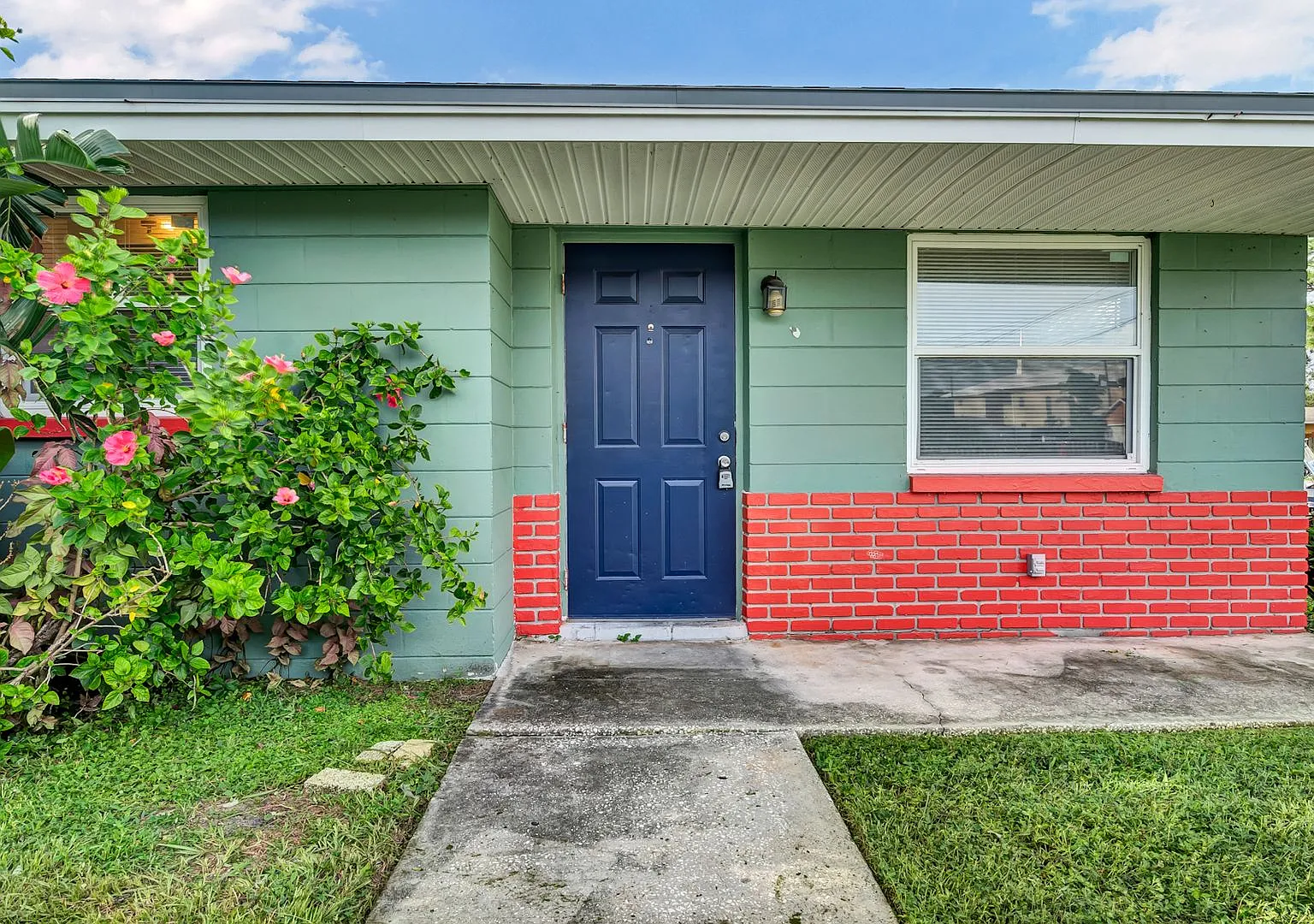 Fantastic 2br/1bath Duplex In Lealman Highlands, St Petersburg! — Photo 1
