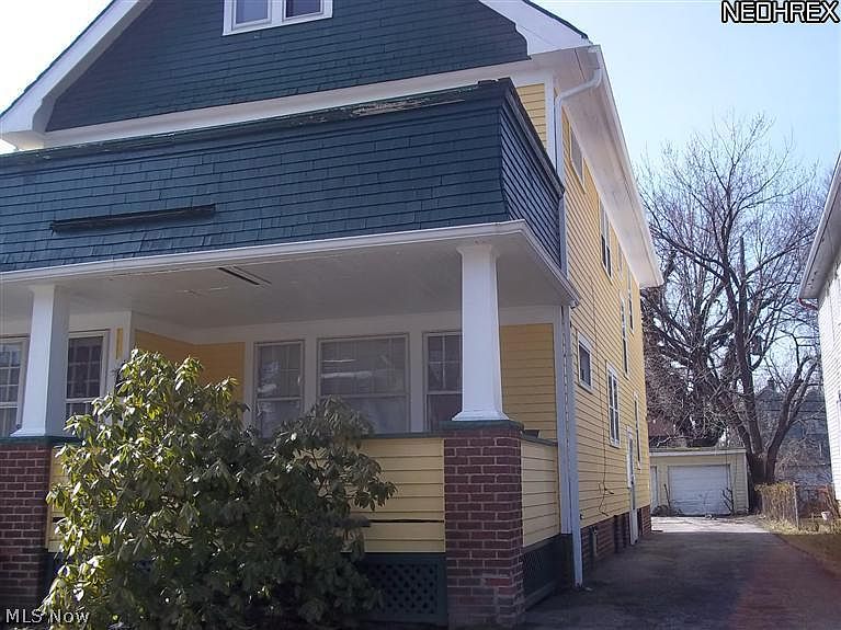 2nd image of 876-878 Helmsdale Rd