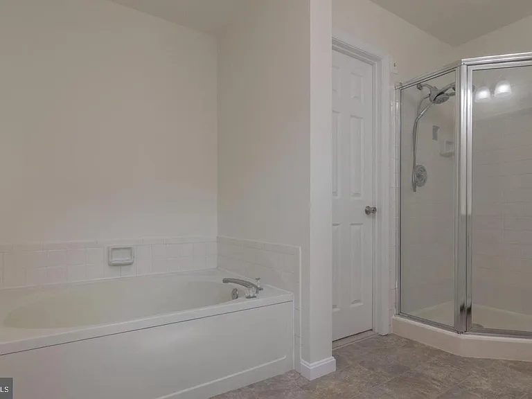 6120 Old Brentford Ct — Photo 15