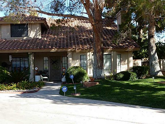 2nd image of 2262 Lucerne Dr