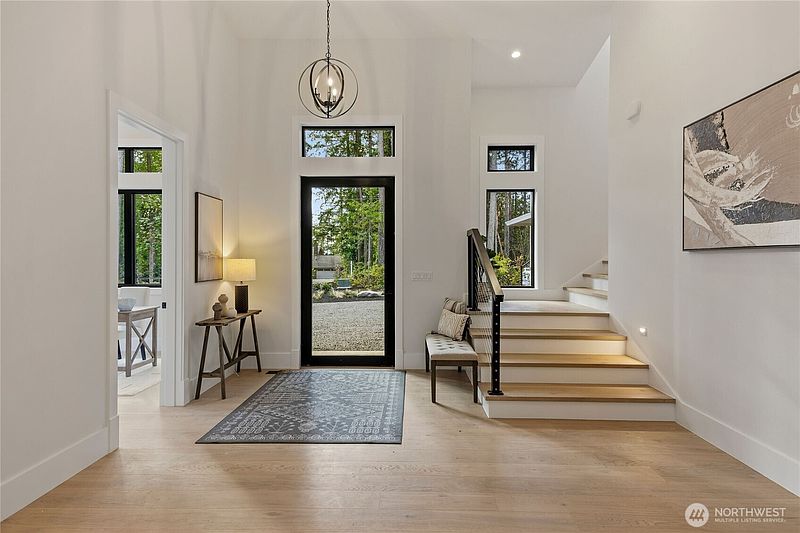 5th image of 13982 Manzanita Road NE