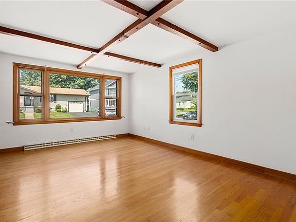 3rd image of 21 Ashley St