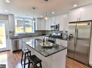 1039 Tree St, Philadelphia, PA 19148